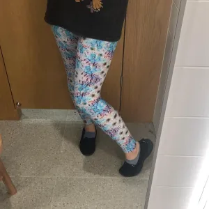 Blue Floral Yoga Leggings, Feminine Girlie Flower Print Women's Long Yoga Pants-Made in USA/EU/MX
